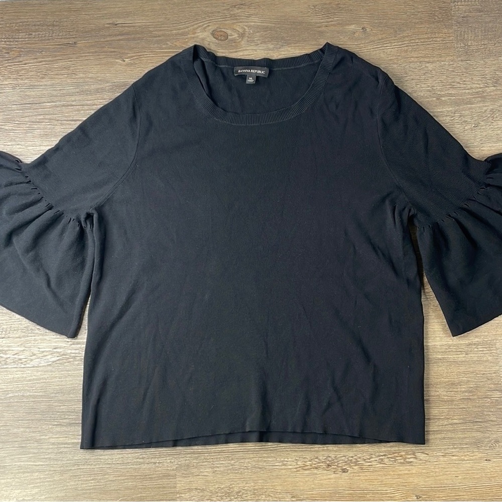 Banana Republic Women’s Black Crew Neck Sweater with Butterfly Sleeve, size XL